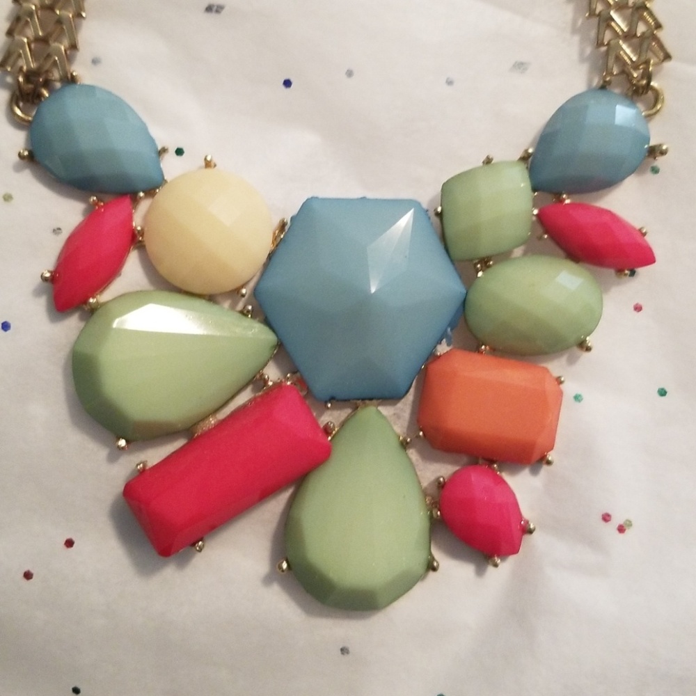 Colorful statement necklace - Picture 2 of 3